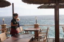 Restaurante Pura Vida, Blick direkt ins Wasser vom Terrassentisch aus