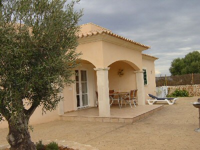 Ferienhaus Olivo: überdachte Terrasse, Gartengrill, Sonnenliegen Ferienhaus Olivo: überdachte Terrasse, Gartengrill, Sonnenliegen