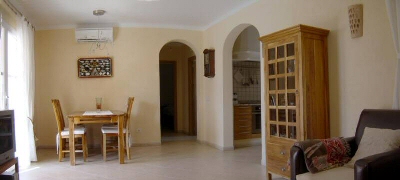 Holiday house Yacaranda: dining corner in front of the kitchen