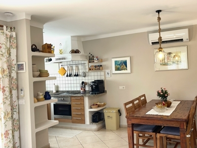 Ferienhaus Granada: Der Essbereich liegt direkt gegenüber der Küche