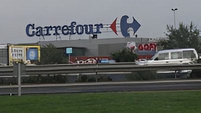 Carrefour Einkaufszentrum am Coll den Rabassa, Nähe Flughafen