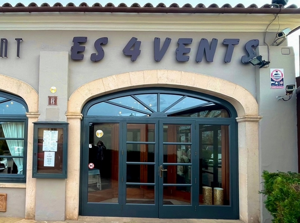Restaurante Club Náutico am Sandstrand von Sa Rápita