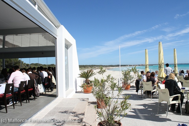 Restaurante Club Náutico am Sandstrand von Sa Rápita